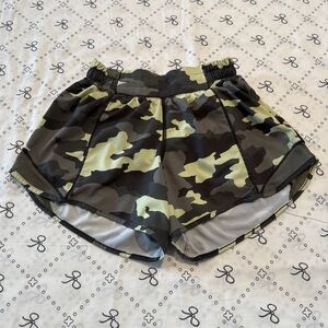 lululemon athletica Women's Camo Running Shorts - Olive/Black size 2